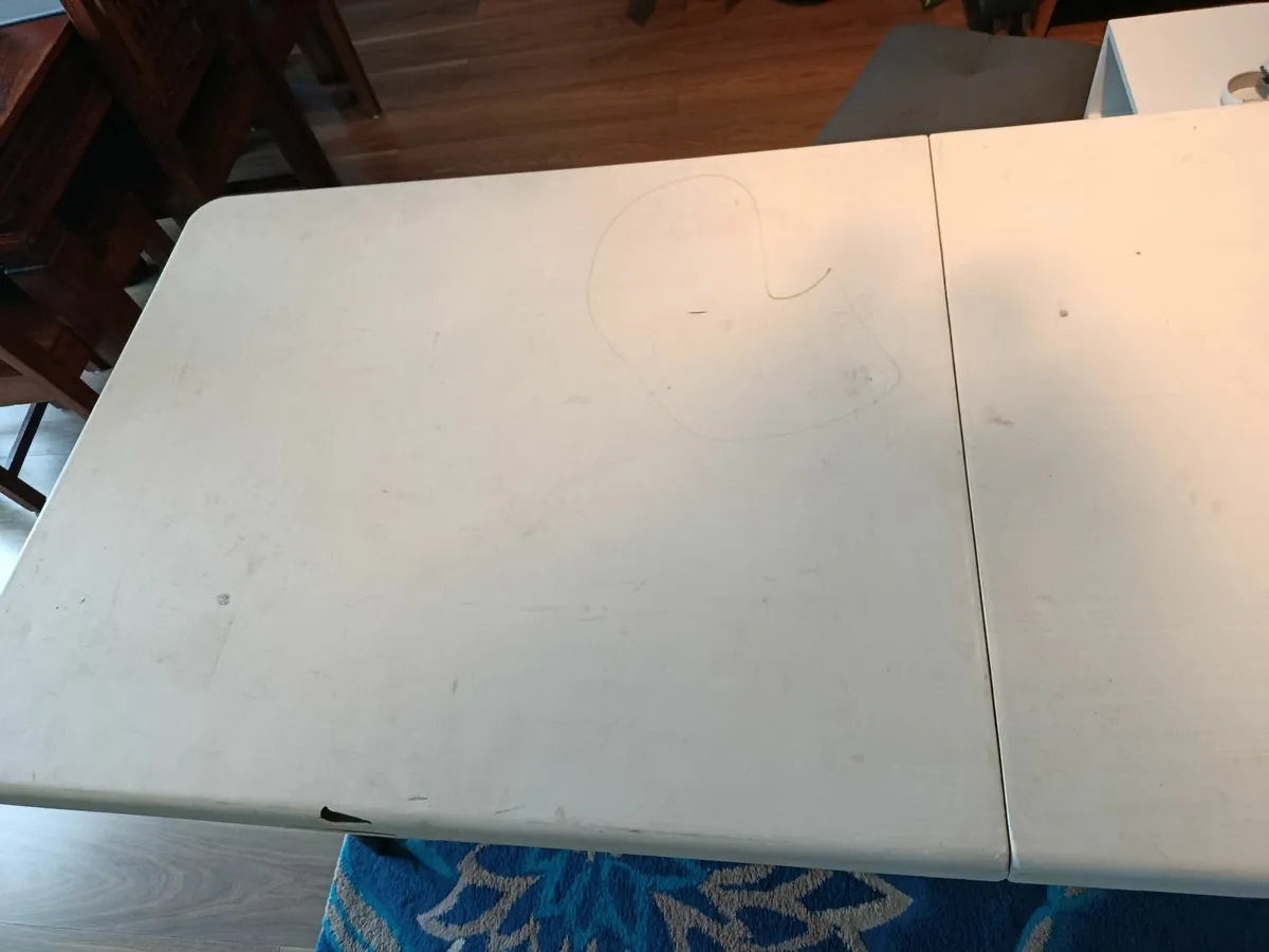 Folding table - Image 1