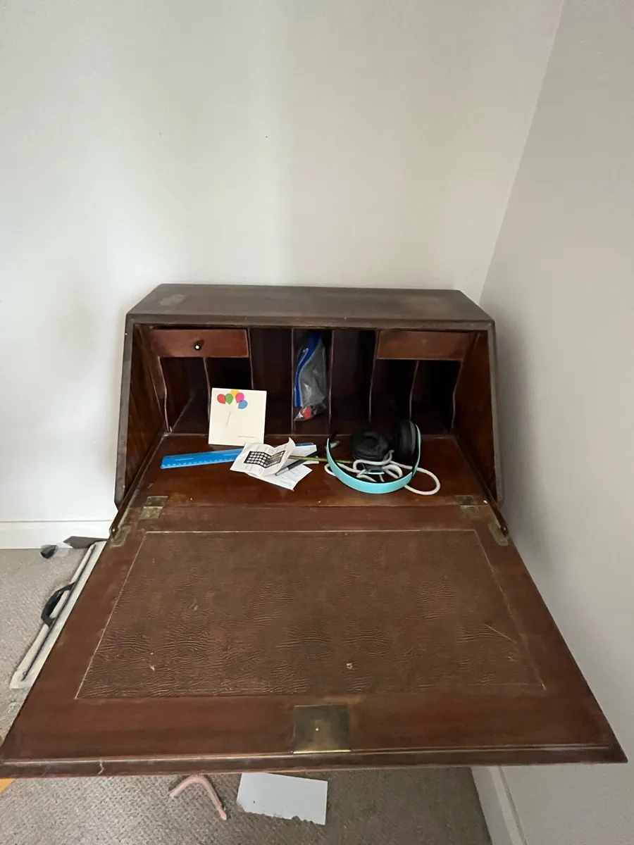 Antique desk - Image 2