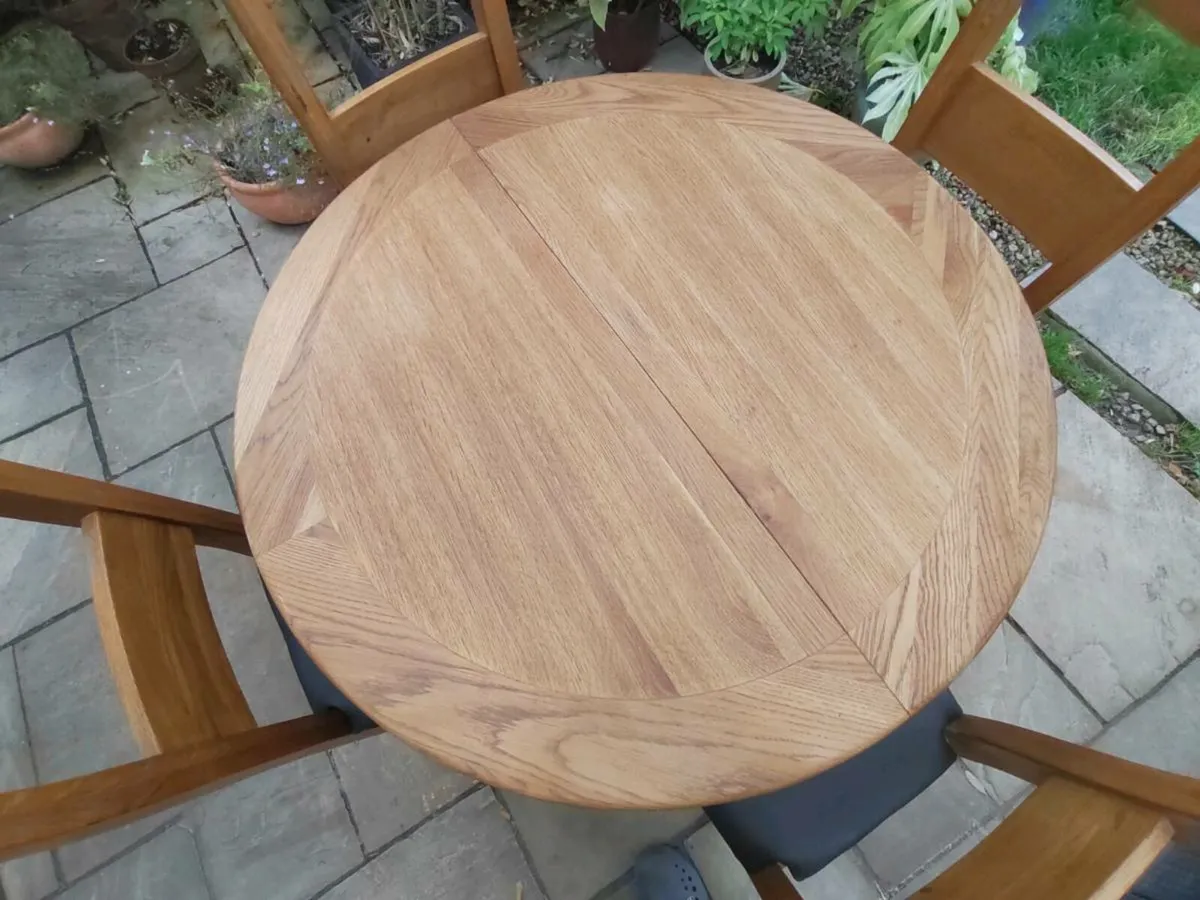 Round kitchen dining table - Image 3