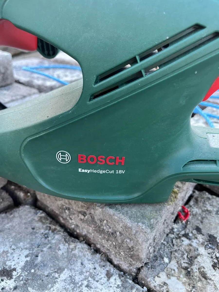 Bosch Battery Hedge Trimmer - Image 2