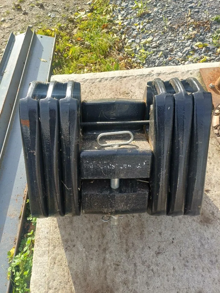 Case weights and front weight block - Image 1