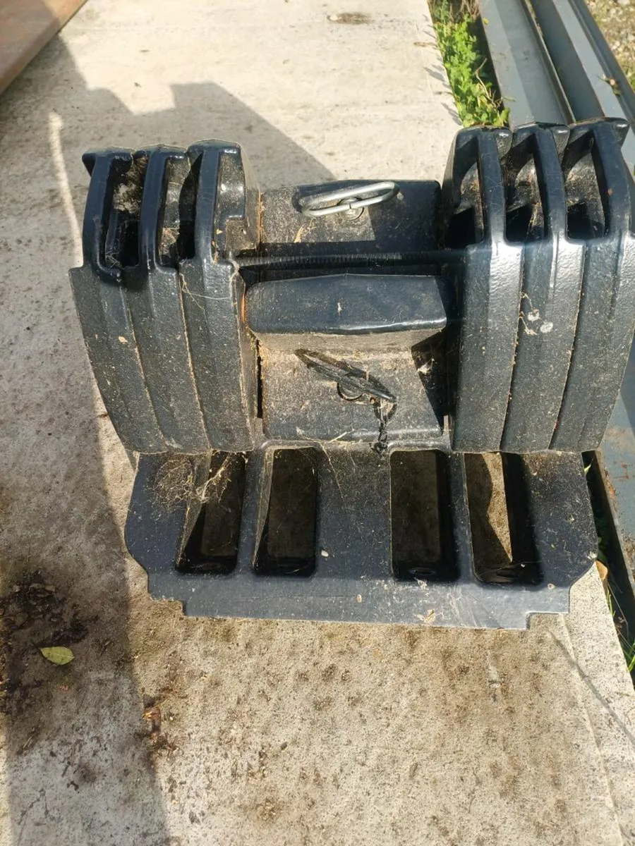 Case weights and front weight block - Image 2