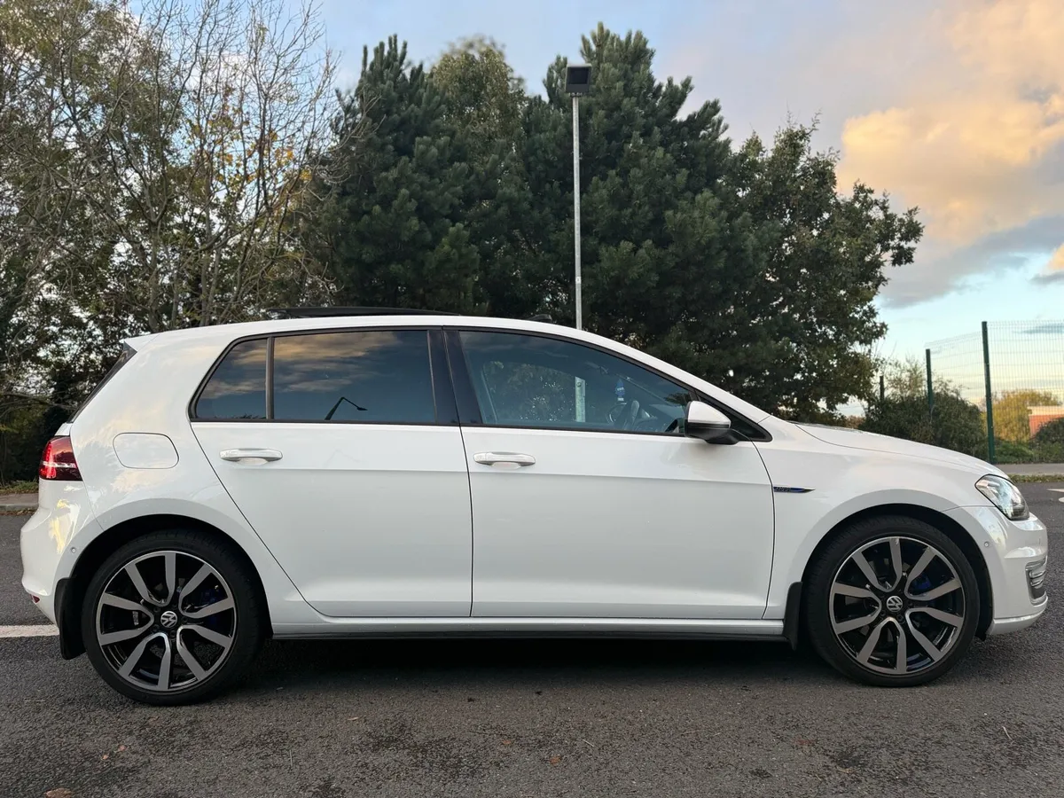 2015 Volkswagen Golf GTE 1.4 Hybrid High Spec - Image 4