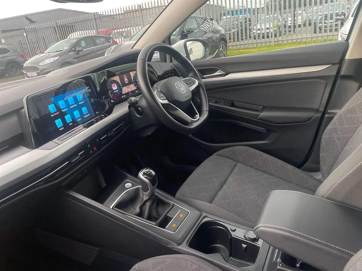 Volkswagen Golf 1.0 TSI 110HP LIFE - Image 3