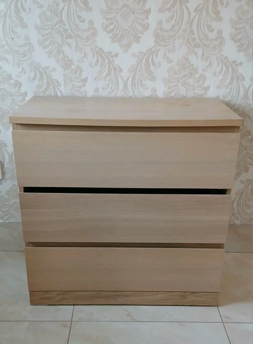 Chest of drawers - Image 1