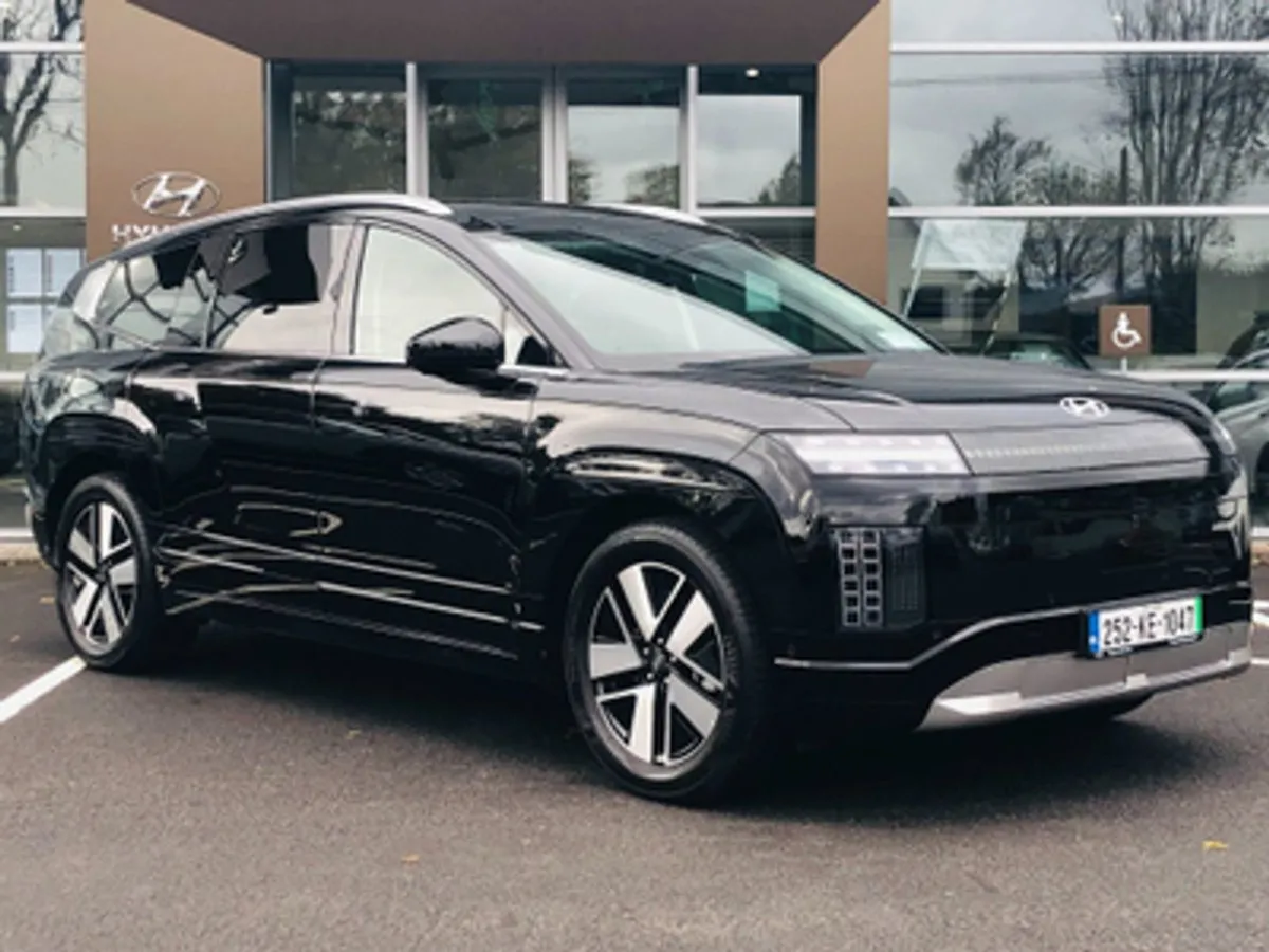 Hyundai IONIQ 9 EV Platinum 110Kwh  demonstrator - Image 1