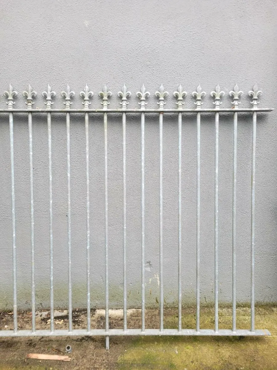 Galvanised railings 2 number - Image 1
