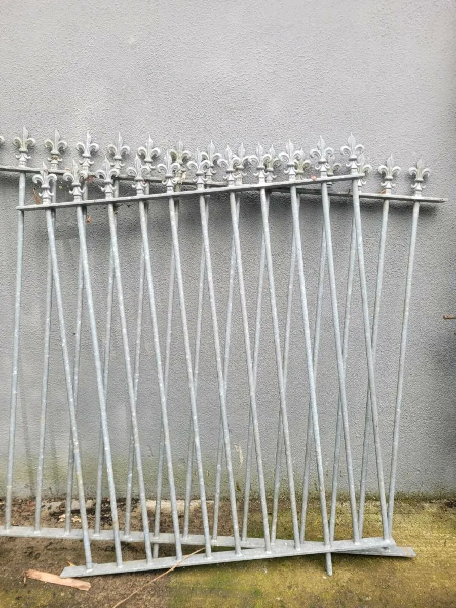 Galvanised railings 2 number - Image 2