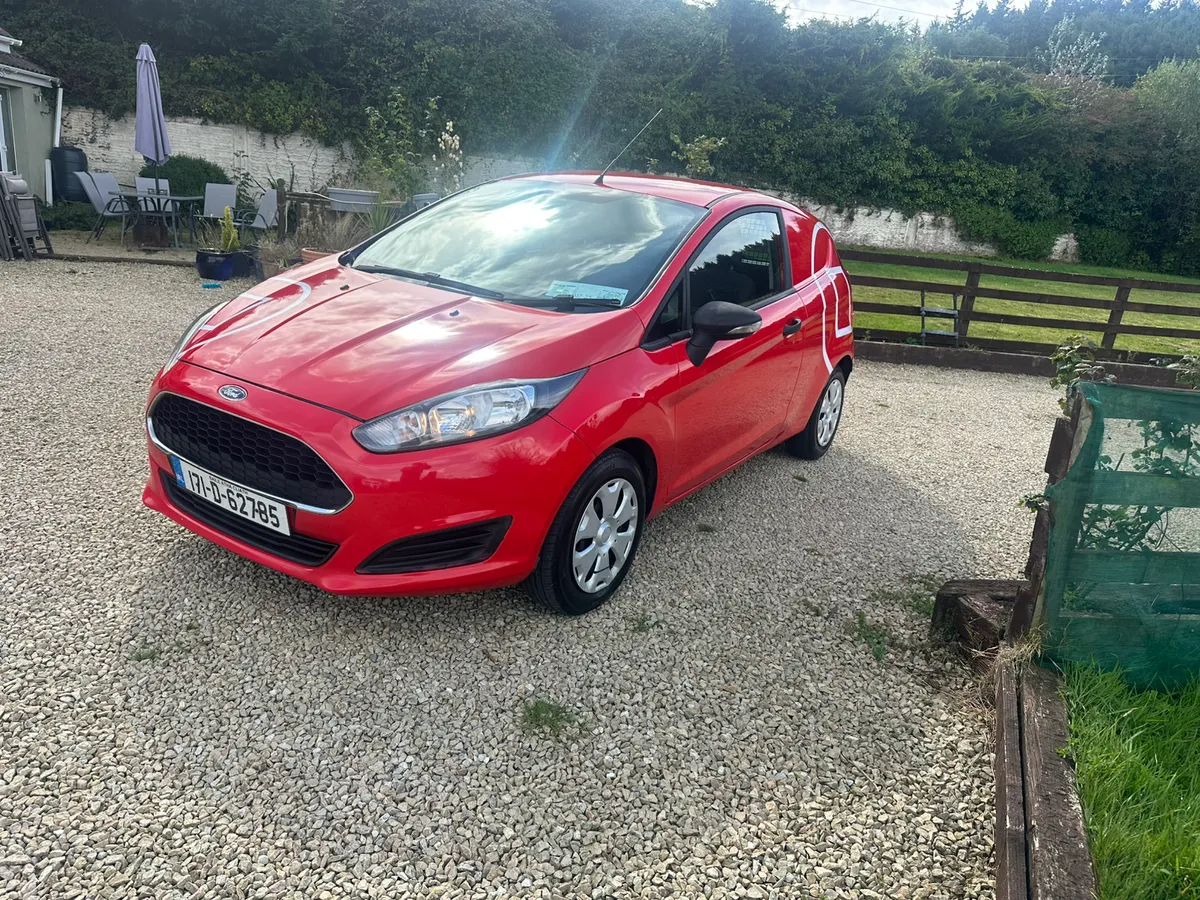 Ford Fiesta 1.4 D 2 Seater Van 2017 - Image 2