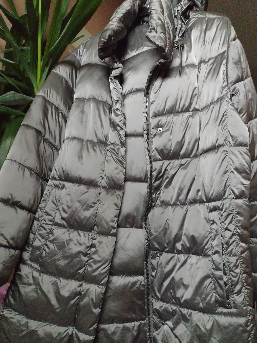 New long knee length puffy coat ladies L - Image 1