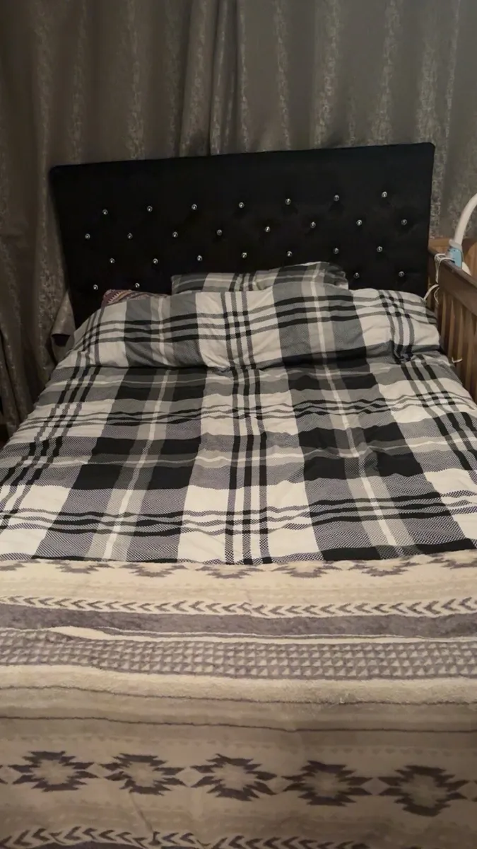 Double crush velvet bed - Image 2