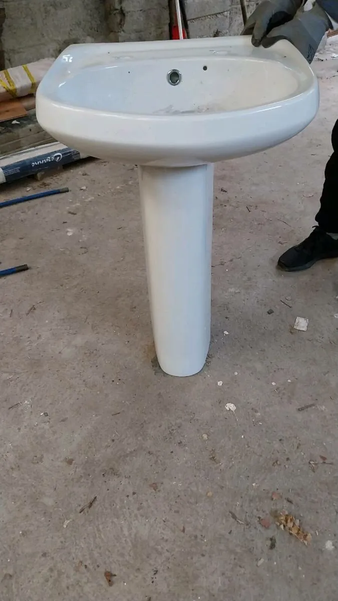 Sink and pedestal - Image 2