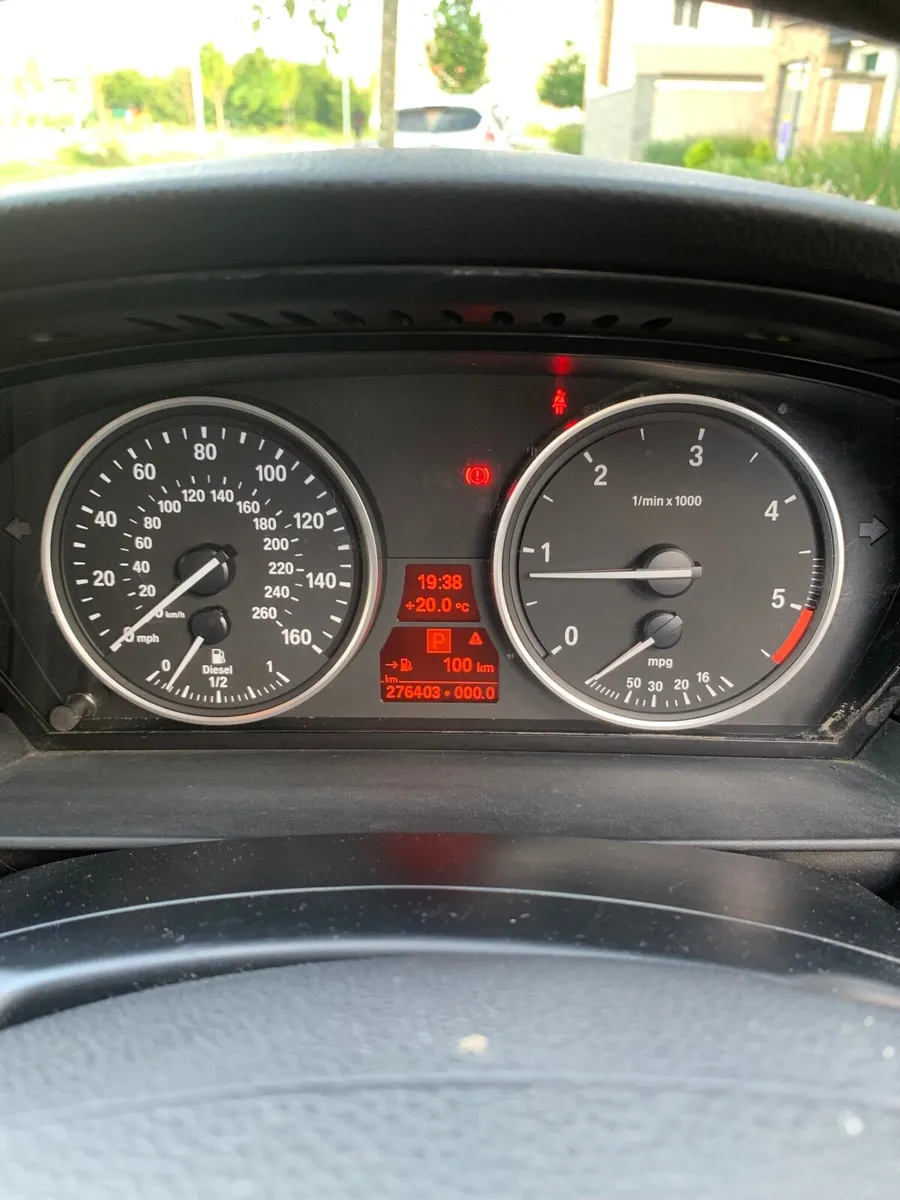 BMW 5-Series 2008 - Image 2