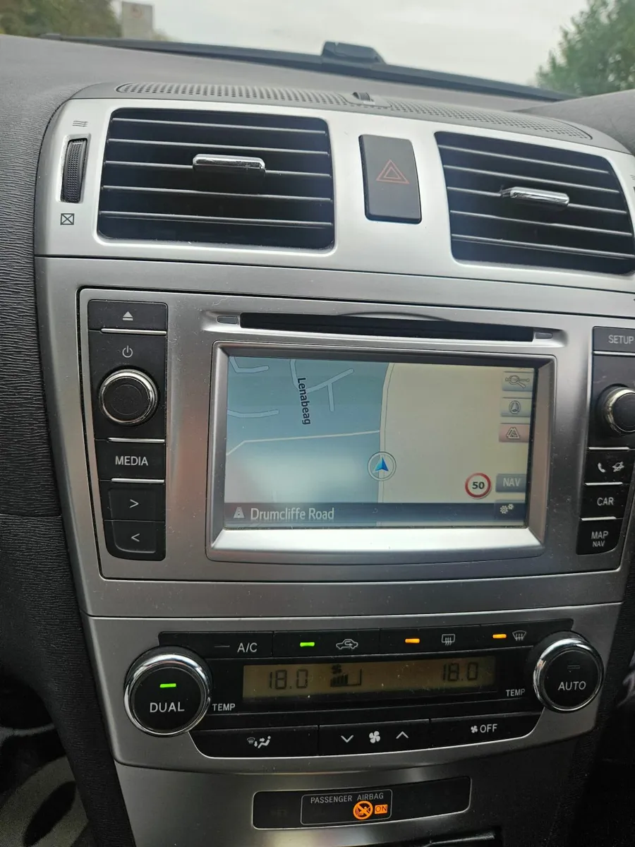 2015 Toyota Avensis 2.0 D4D - Image 3