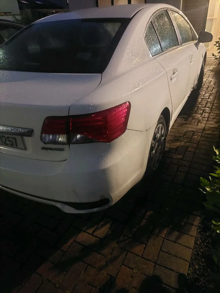 2013 Toyota Avensis - Image 2