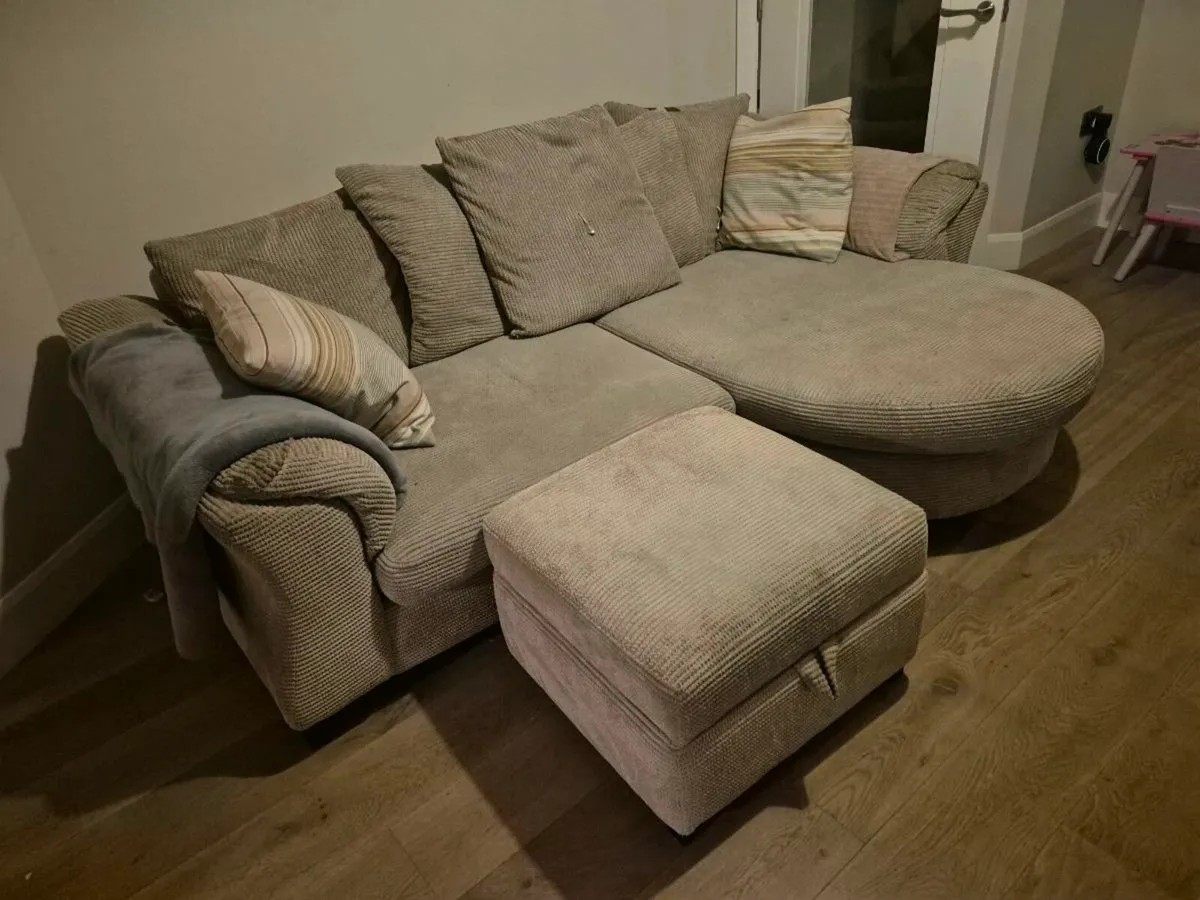 Living room furniture - Image 1