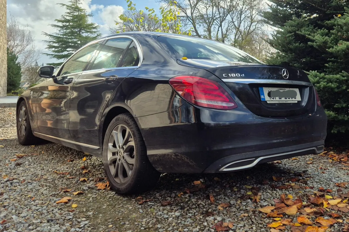 Mercedes-Benz C-Class 2018 - Image 3