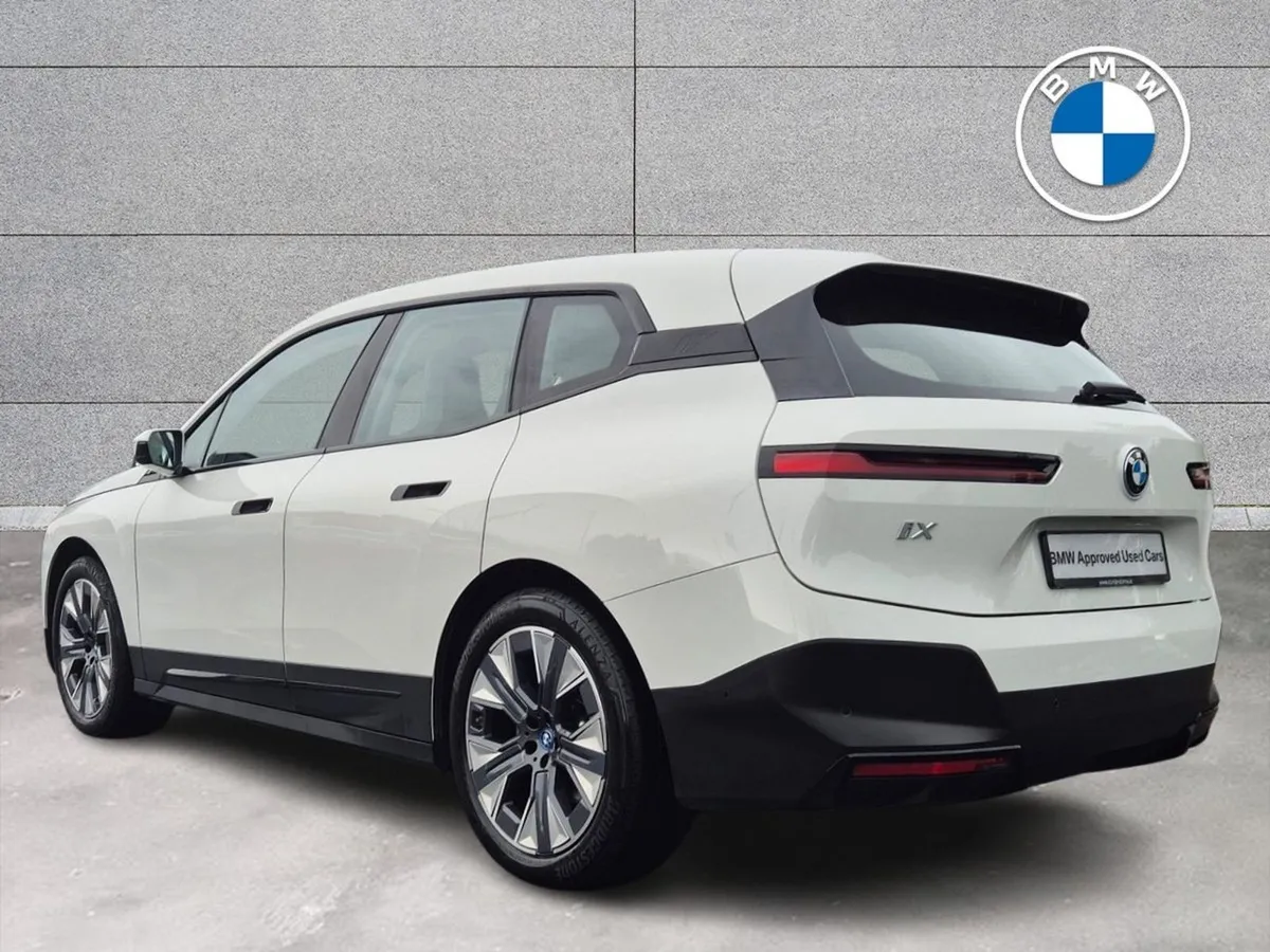 BMW IX Xdrive40 Sport - Image 2