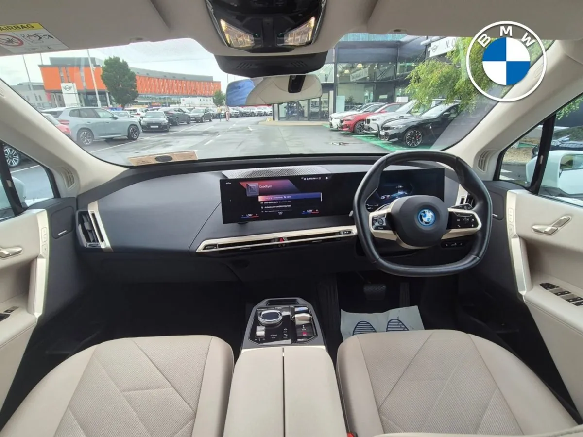 BMW IX Xdrive40 Sport - Image 4