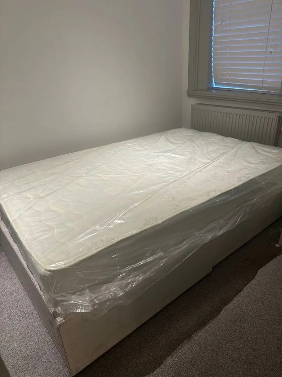 Double bed - Image 3