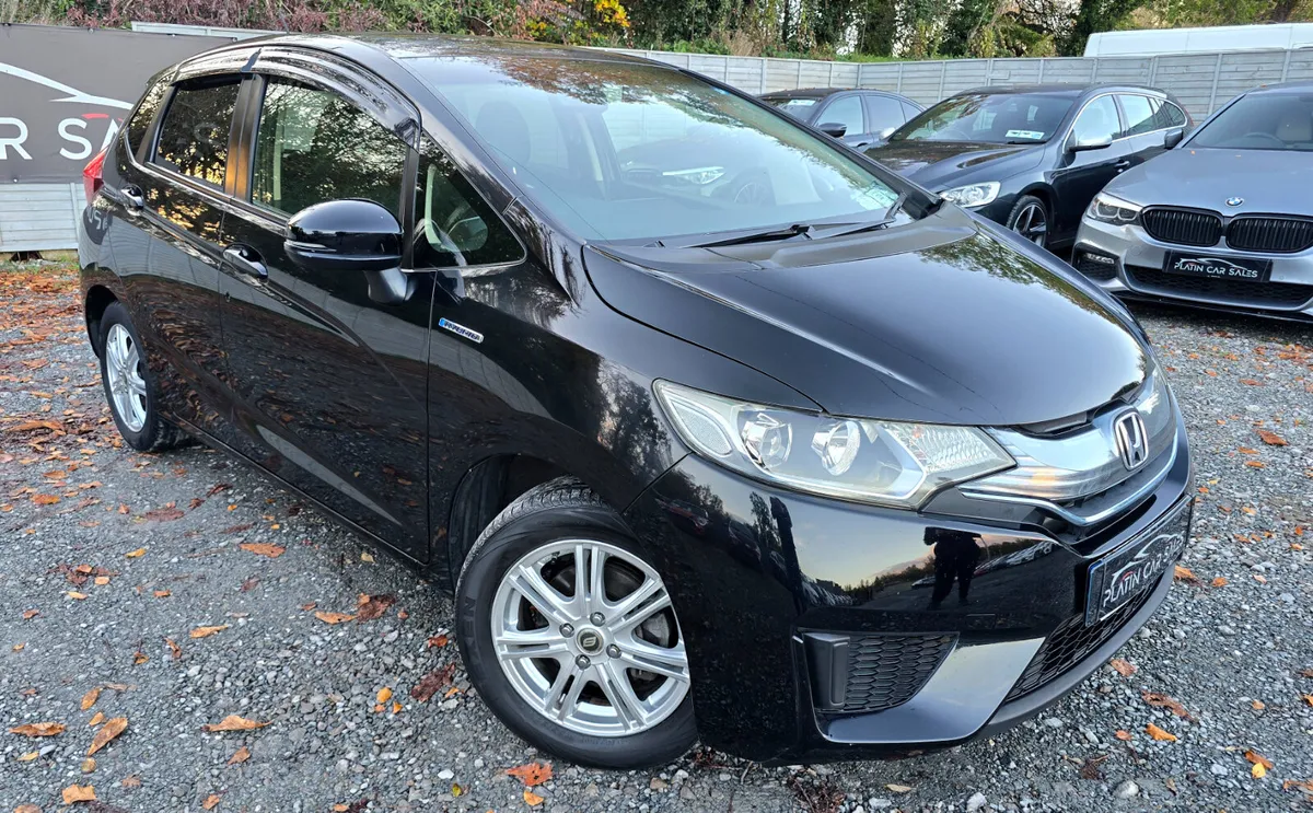 🔥 2015 Honda Fit 1.5 Petrol Hybrid Automatic - Image 1