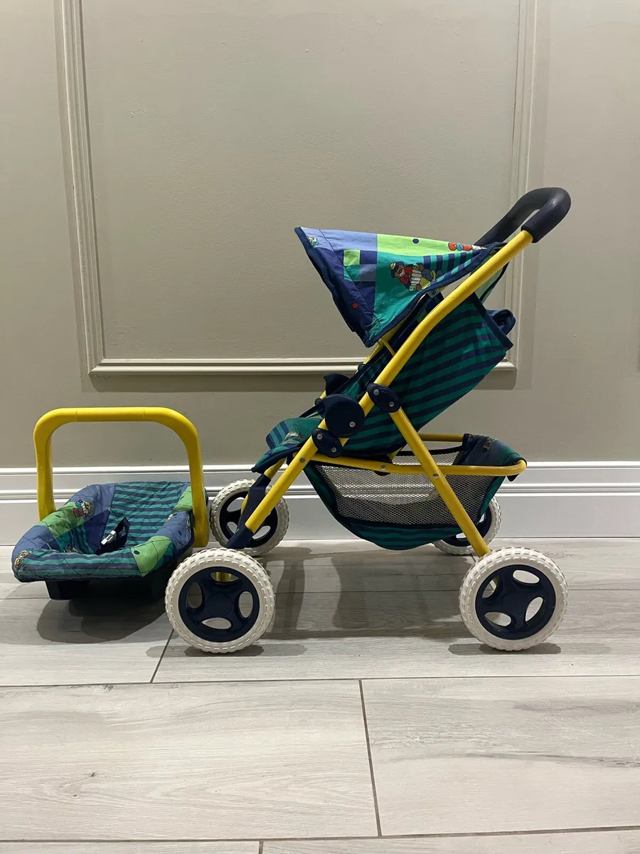 Buggy and carry cot - Image 1