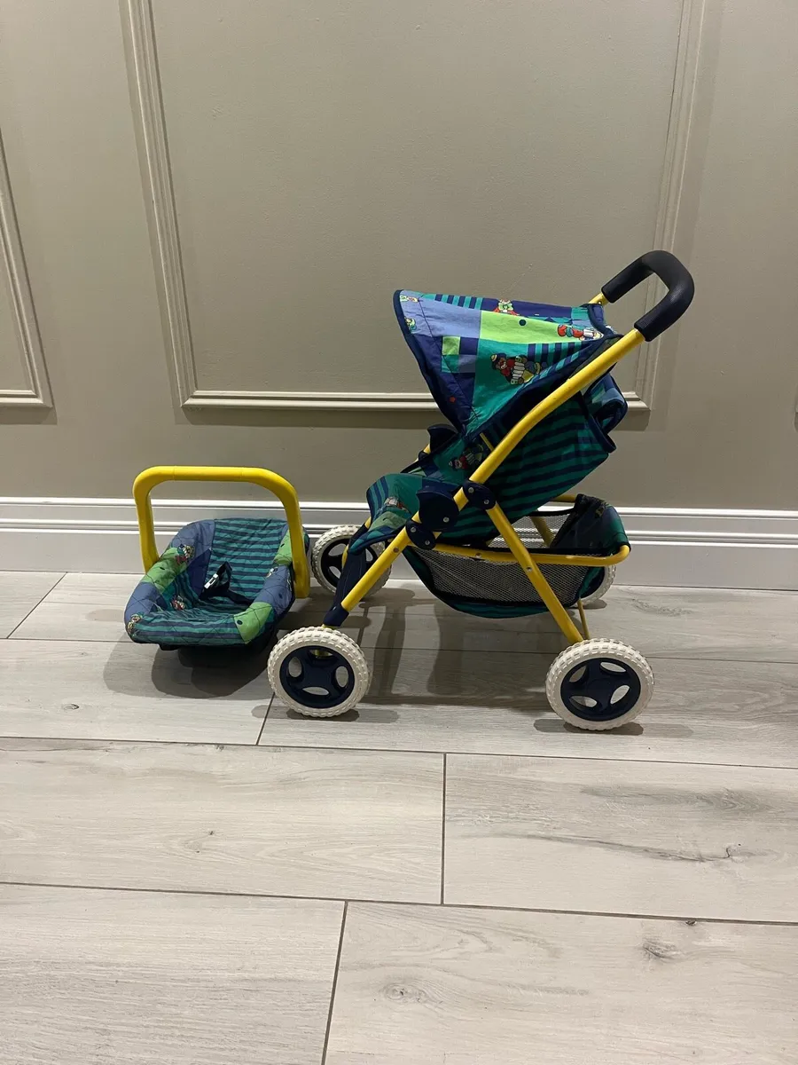 Buggy and carry cot - Image 2