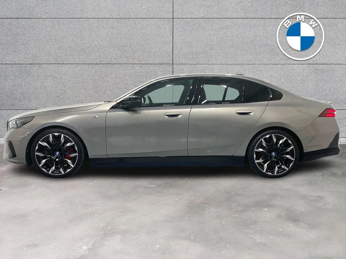 BMW i5 M60 Saloon - Image 4