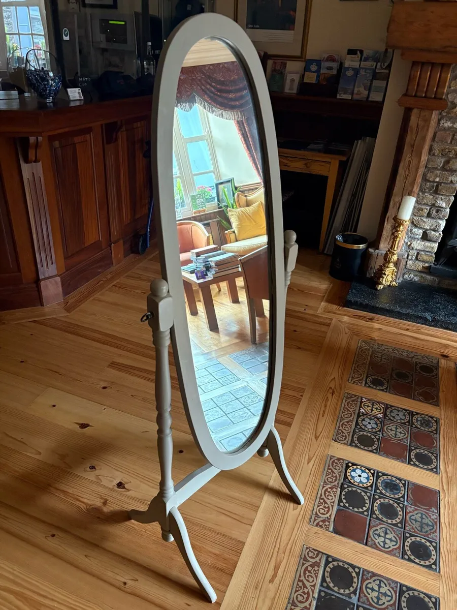 Free standing mirror - Image 1
