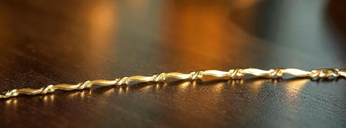 Beautiful 18k gold bracelet - Image 1
