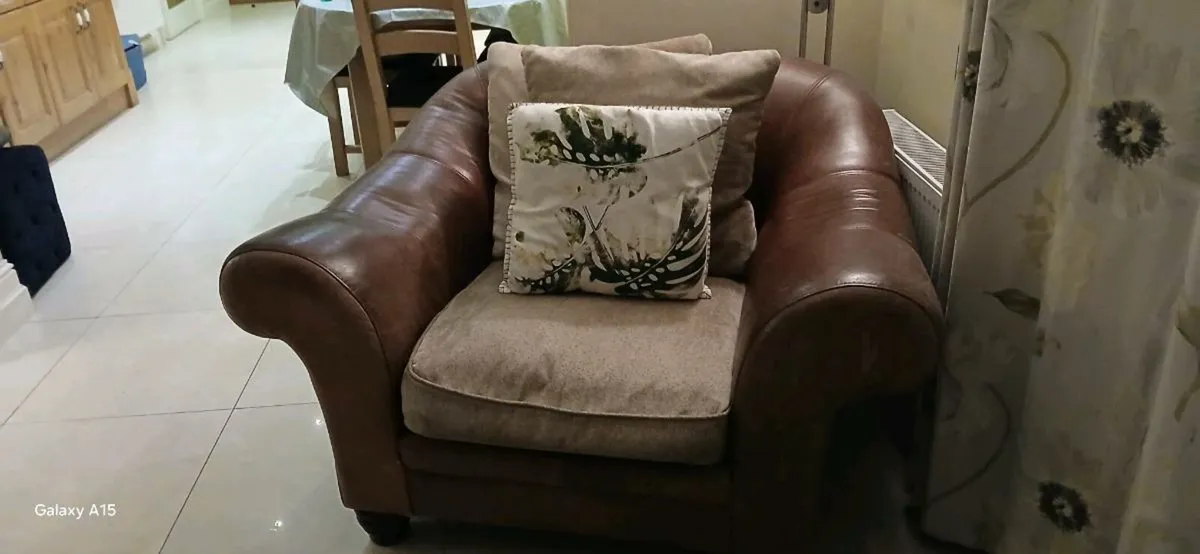Couch - Image 2