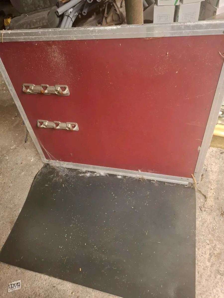 Ifor williams horse box dividers - Image 1