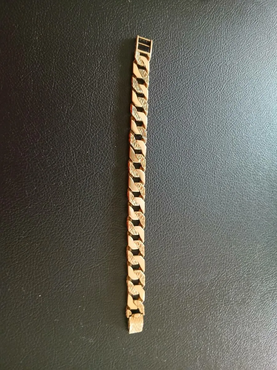 9 caret gold curb bracelet - Image 1