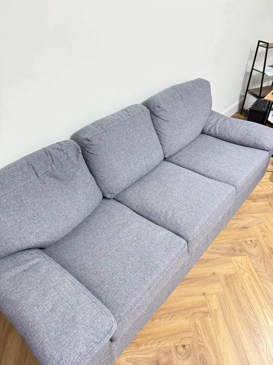 Grey sofa in near new condition - Image 3