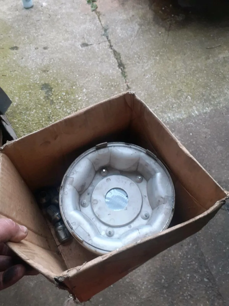 Toyota landcruiser alloys - Image 3