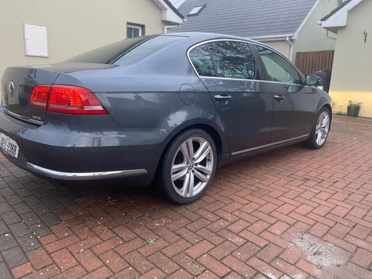 Volkswagen Passat 2014 - Image 2