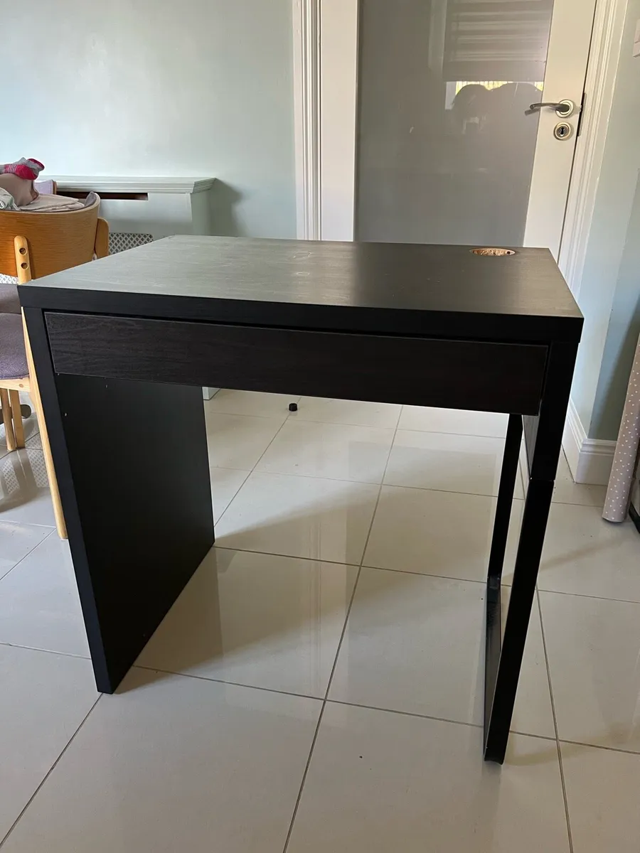 Small desk/table with drawer - Image 1