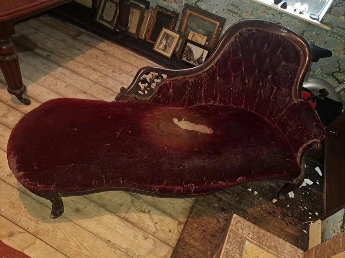 Victorian mahogany single end button back couch chaise lounge