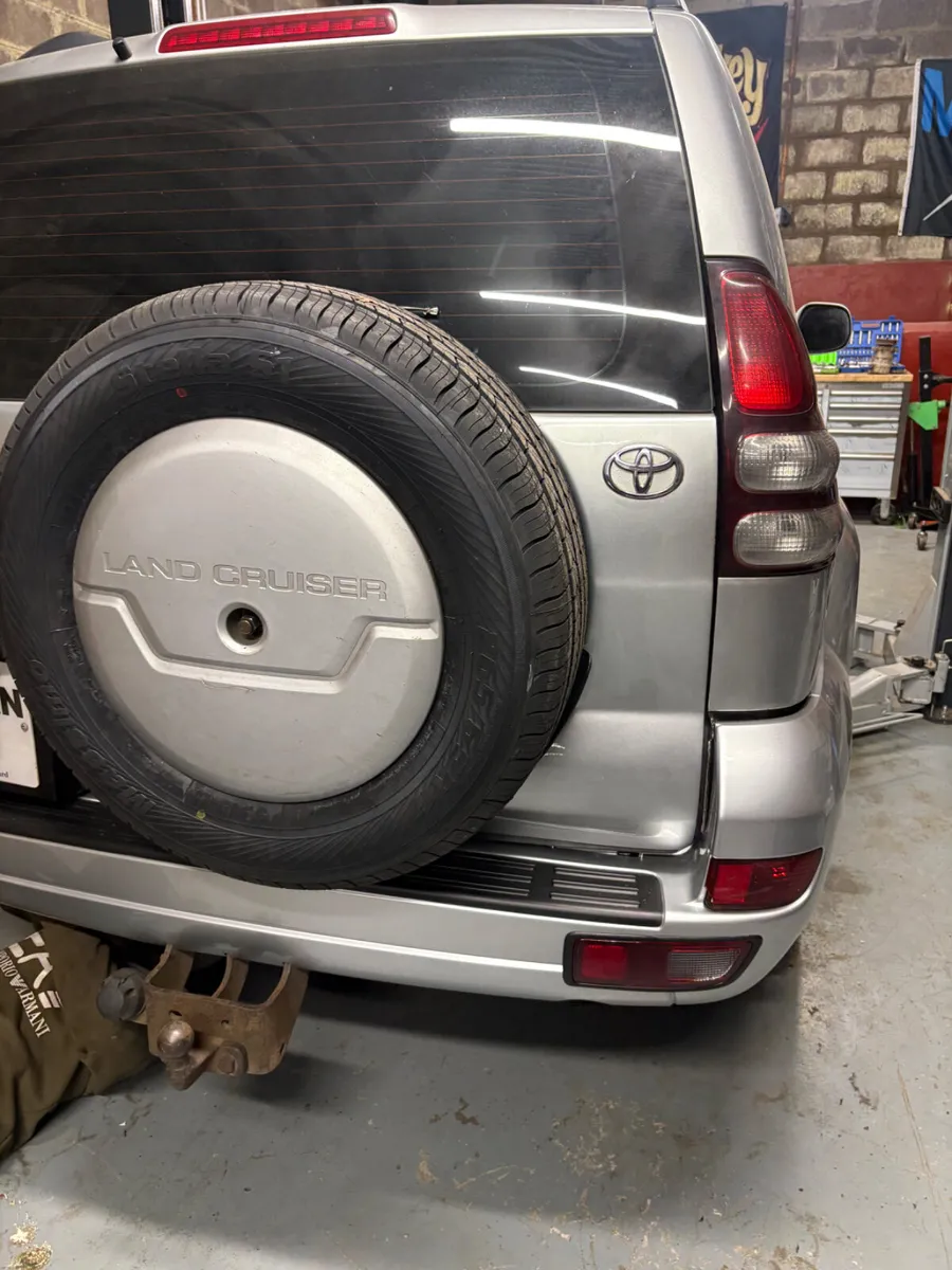 Land Cruiser crew cab - Image 3