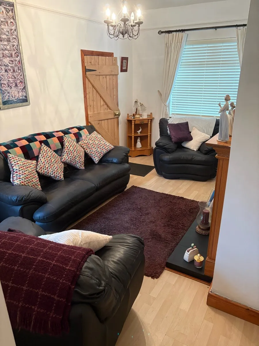 Leather sofa set - Image 1