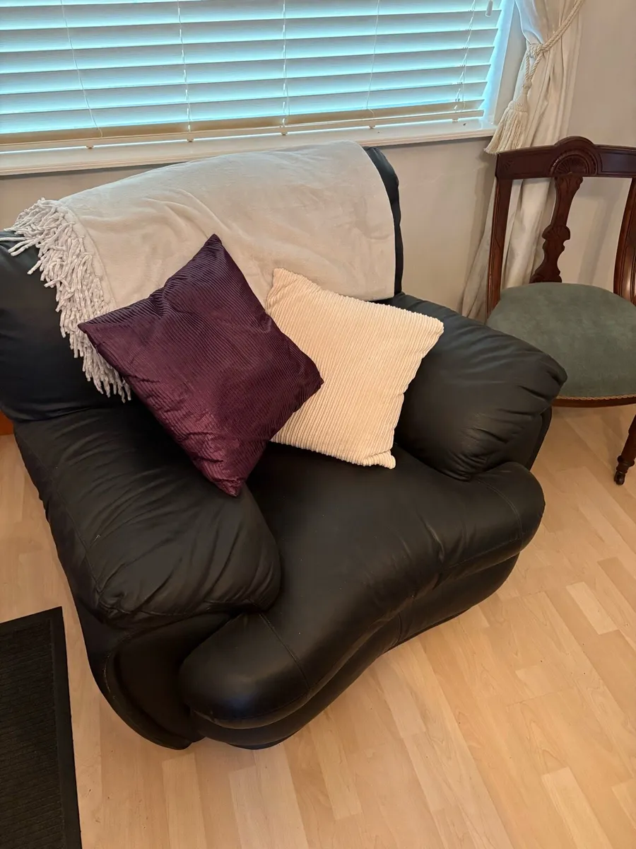 Leather sofa set - Image 3