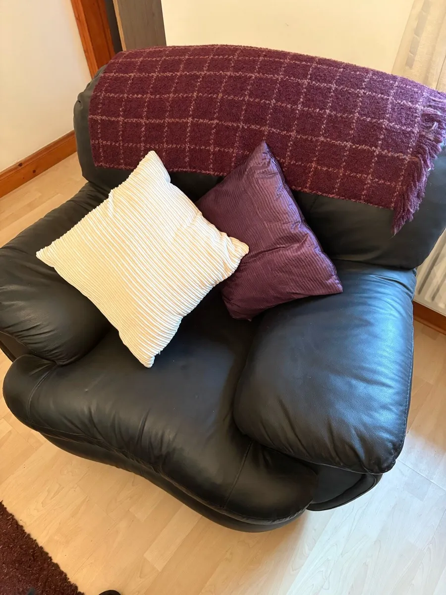 Leather sofa set - Image 4