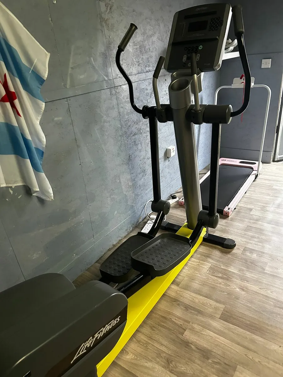 Cross trainer - Image 1