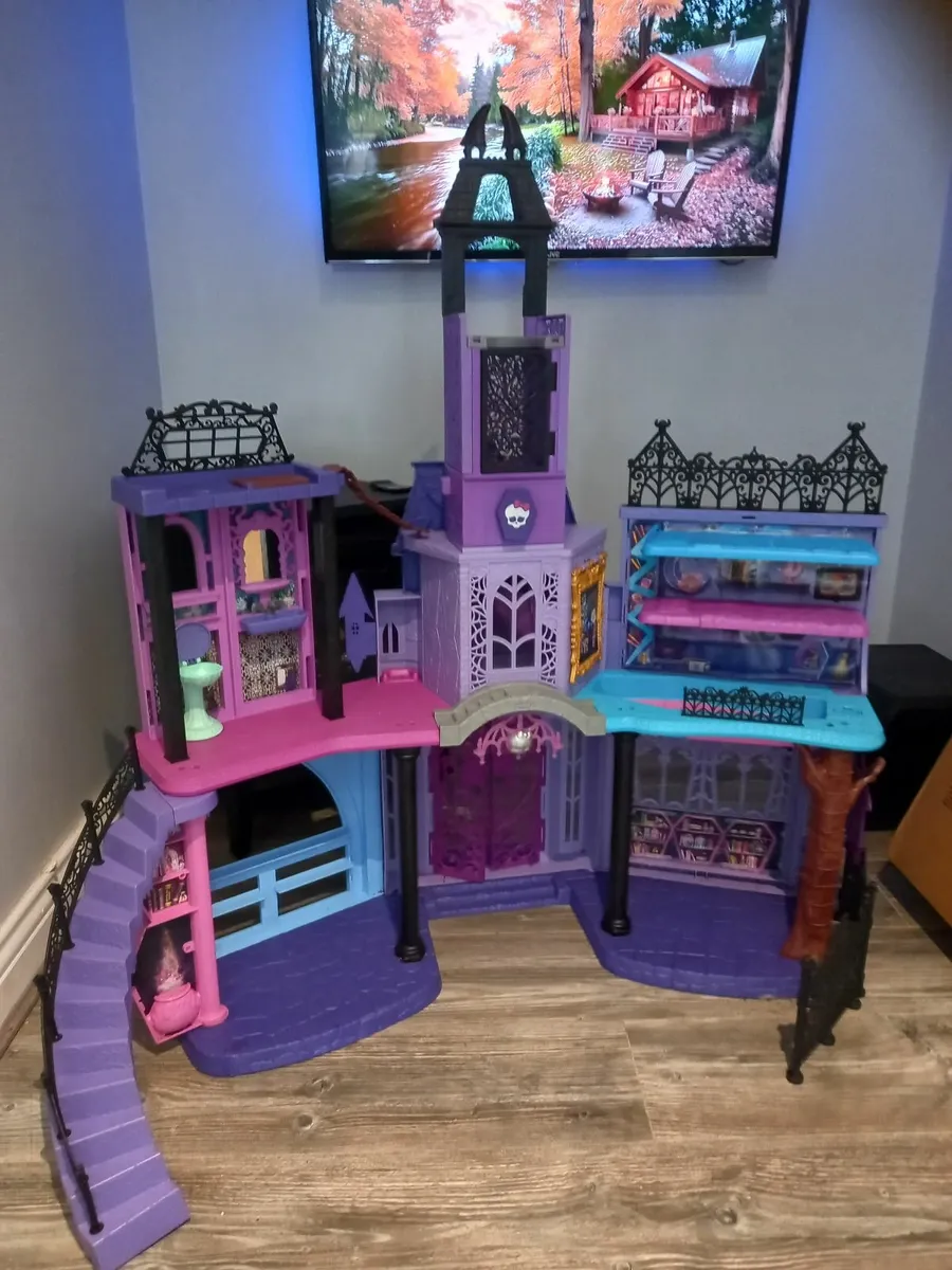 Monster high school house - Image 1