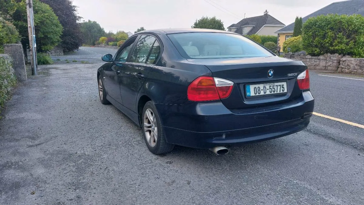 BMW 320i - Image 4