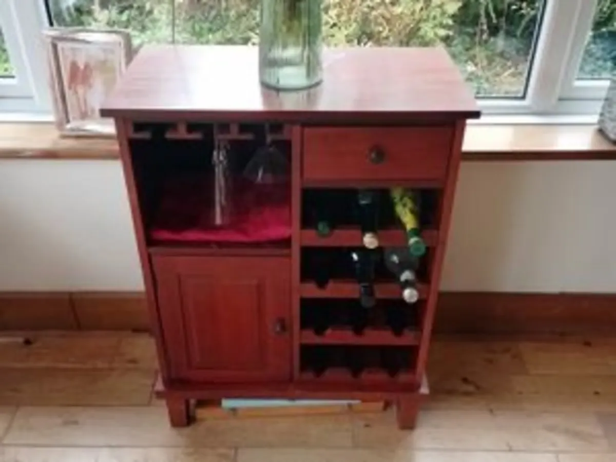 Vine cabinet