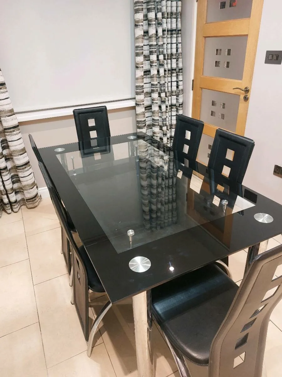 Glass Table and chairs - Image 3