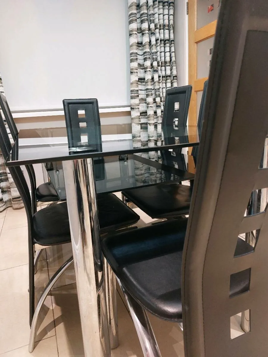 Glass Table and chairs - Image 4
