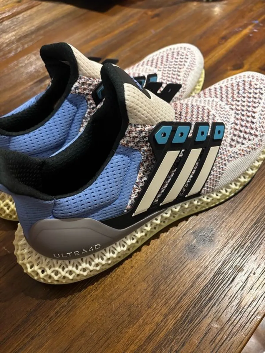 Ultra light running shoes