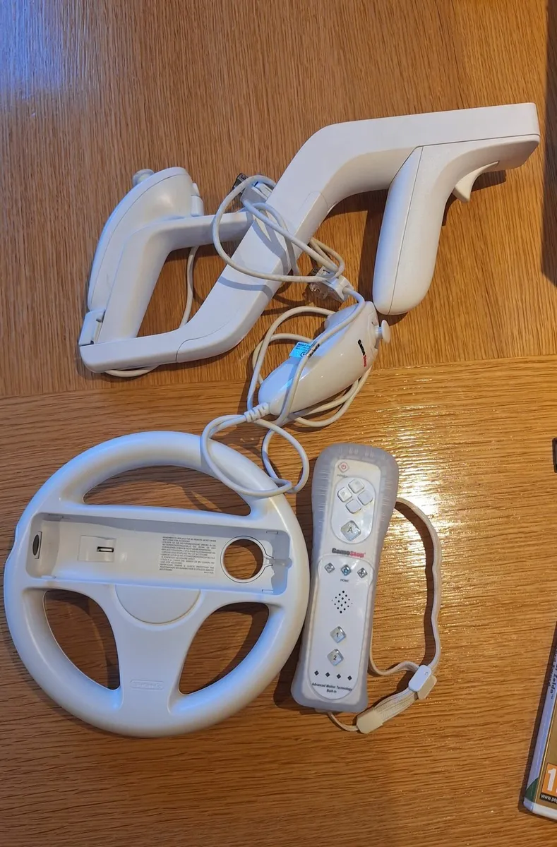 Nintendo Wii console bundle - Image 4